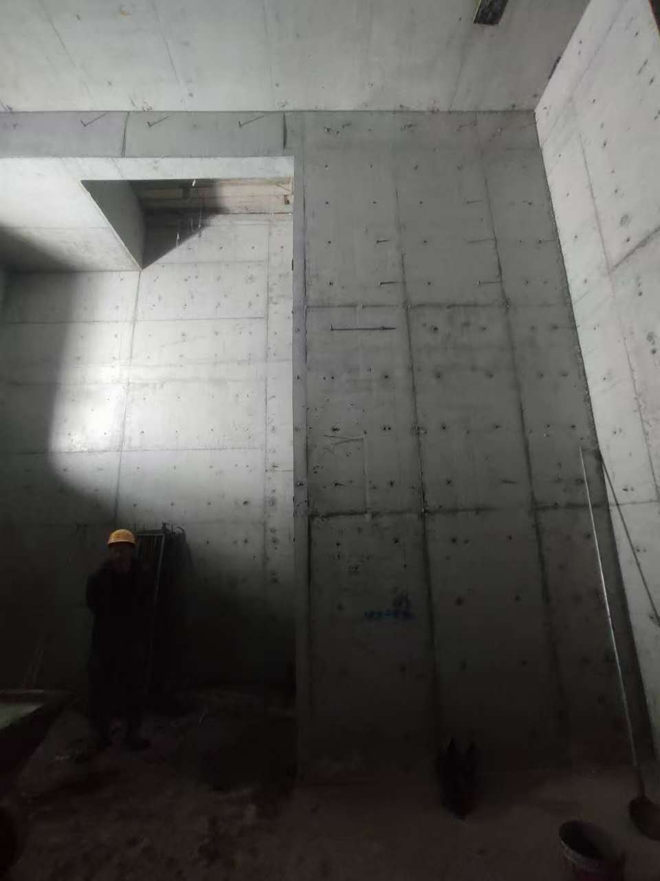 广西墙上开槽钢筋断了有影响吗